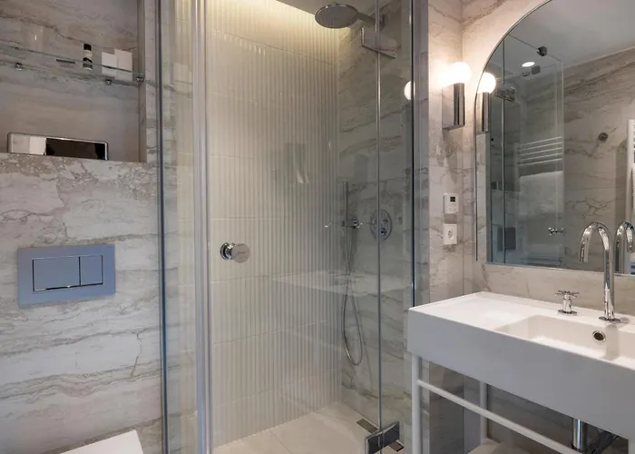 Des Carmes By Malone Hotel 4*