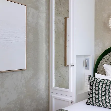 Des Carmes By Malone Hotel