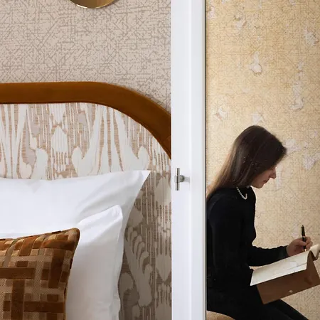 Des Carmes By Malone