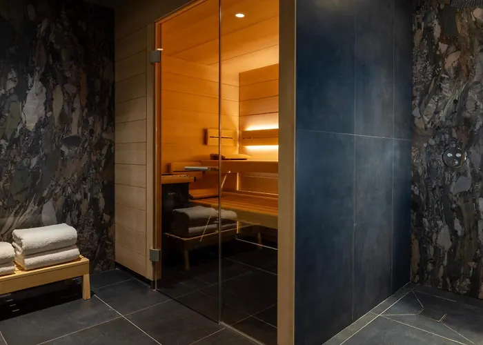 Des Carmes By Malone Hotel 4*