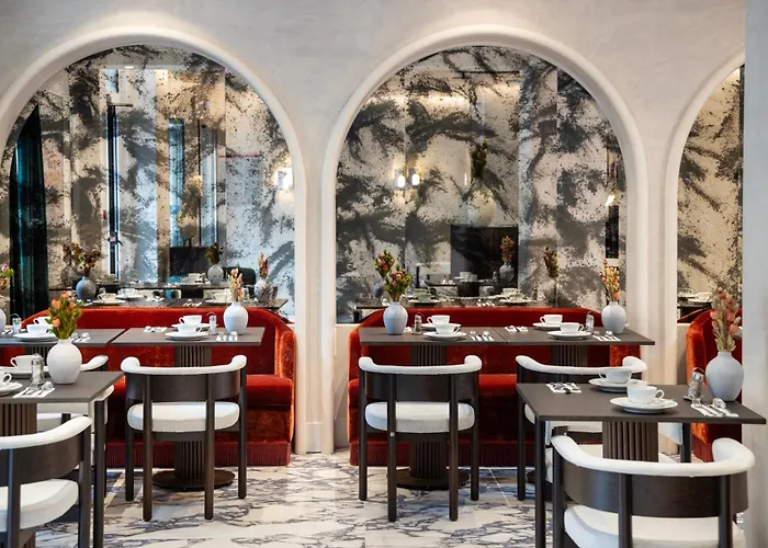 Des Carmes Hotel 4*