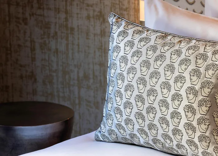 Des Carmes By Malone